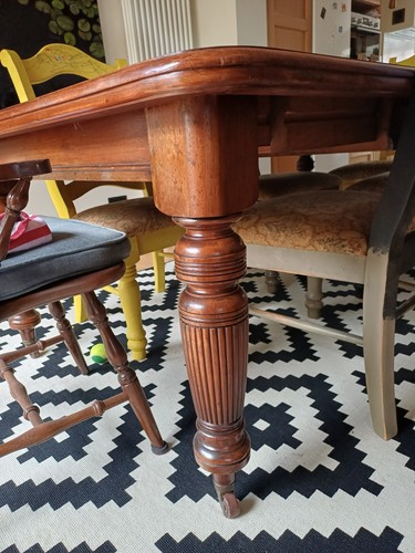 Large extending dining table - large,